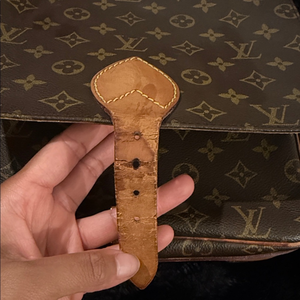 Louis Vuitton Classic Monogram Crossbody Bag - Picture 4 of 10